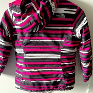 Great shape north face girls ski coat